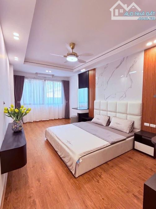 HIÊM HOÀNG CẦU Đ Đ 70/80m2x 7tầng THANG MÁY-OTO