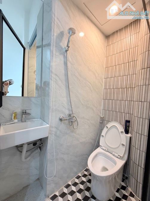 Nhà trung tâm hai bà trưng 6 tầng 3ngủ 4 vệ sinh 3.15 tỷ