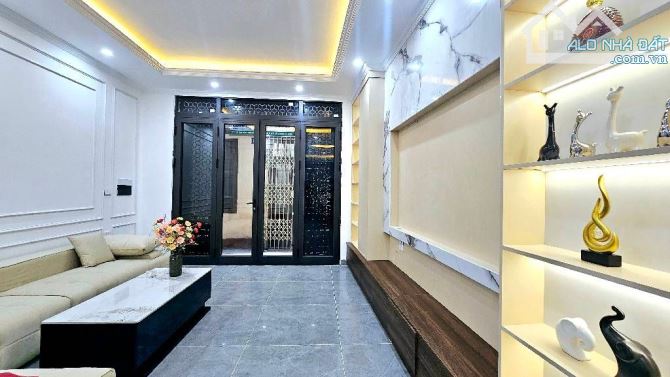 VỊ TRÍ TRUNG TÂM CỦA TRUNG TÂMTHANG MÁY-THOÁNG TRƯỚC SAU - TỔNG 6 NGỦ - FULL NỘI THẤT