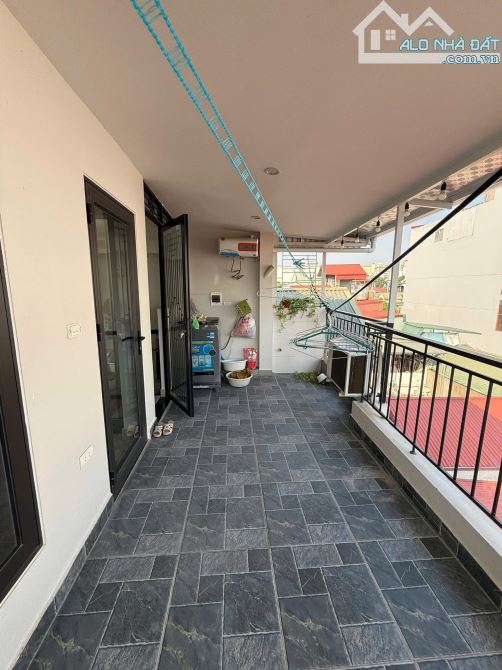 Bán nhà Lê Văn Hưu 27/30m2, 6T, mt 6m mặt ngõ 15m ra phố, sổ đỏ riêng. Giá 8.8 tỷ CTL