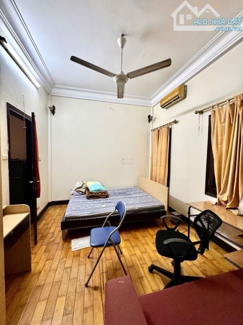 BÁ.N NHÀ HIẾM – HOÀNG HOA THÁM GẦN VĂN CAO – SÂN VẬN ĐỘNG QUẦN NGỰA