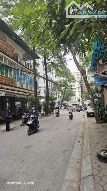 Cho thuê nhà mới kính koong, có thang máy,hợp làm văn phòng tại số 8 ngõ 19 Kim Đồng