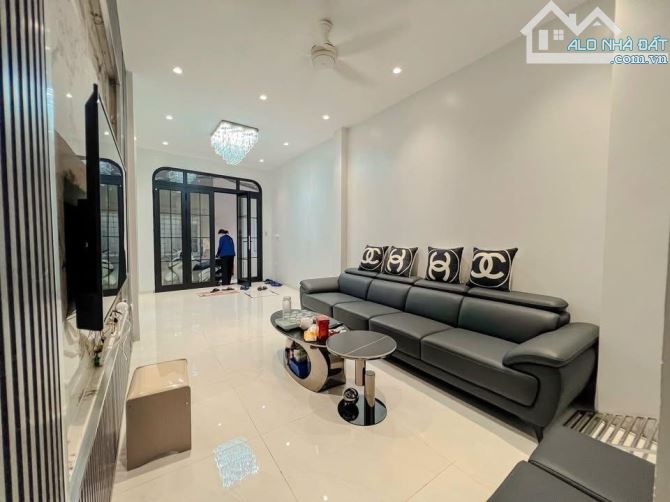 Siêu Hiếm Nhà Đẹp Sát Mặt Phố Khâm Thiên, 38m2 x 6 Tầng thang máy - ngõ nông. 13.8 Tỷ