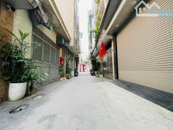 Thịnh Liệt ,diện tích 42/45mT2, 5tầng. MT 3.9m. 13 tỷ Hoàng Mai