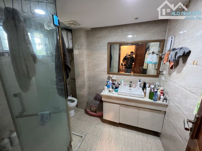 BÁN TẬP THỂ CỰC RỘNG – NHÀ C, VŨ NGỌC PHAN, ĐỐNG ĐA. 92M² (THÔNG PHÒNG). 5,35 TỶ