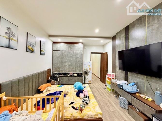 Bán nhà Tân mai 70m 5 Tầng ô Tô đỗ cửa giá 17 Tỷ