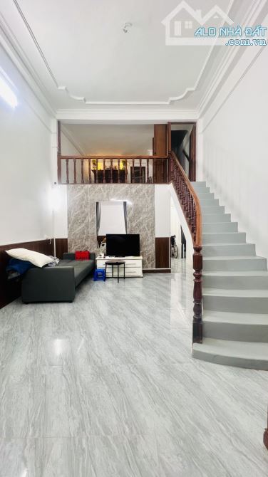 Cần bán gấp, giảm chào thêm 300tr nhà Đống Đa 60m sổ 3 tầng không QH chỉ 9.7 tỉ, gần ô tô