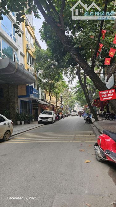 Cho thuê nhà mới kính koong, có thang máy,hợp làm văn phòng tại số 8 ngõ 19 Kim Đồng