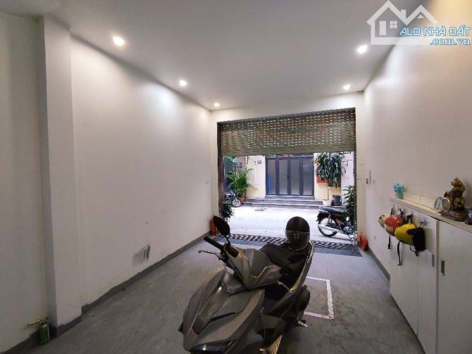 18 TỶ NHÀ THIẾT KẾ ĐẸP 5 TẦNG - GARA OTO - NGÕ THOÁNG OTO TRÁNH - PHỐ VIP HOÀNG VĂN THÁI