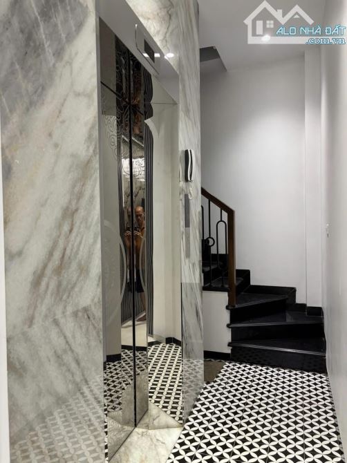 Siêu Hiếm Nhà Đẹp Sát Mặt Phố Khâm Thiên, 38m2 x 6 Tầng thang máy - ngõ nông. 13.8 Tỷ