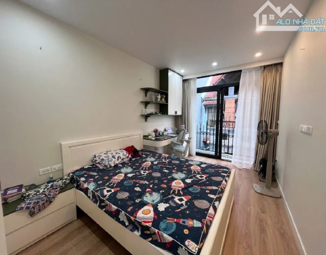 Chính chủ bán siểu phẩm nhà Cấy giấy Thang máy, nhà phân lô ô tô tránh, giá nhỉnh 11 tỷ