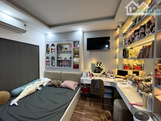 Bán nhà Nguyễn Khánh Toàn, Cầu Giấy 65m2,oto 16 chỗ quay đầu gần cửa, nhỉnh 13 tỷ