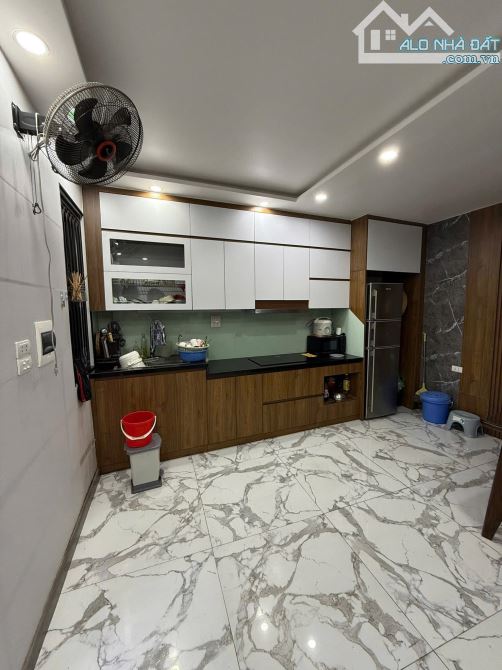 Bán nhà Lê Văn Hưu 27/30m2, 6T, mt 6m mặt ngõ 15m ra phố, sổ đỏ riêng. Giá 8.8 tỷ CTL