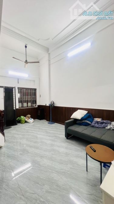 Cần bán gấp, giảm chào thêm 300tr nhà Đống Đa 60m sổ 3 tầng không QH chỉ 9.7 tỉ, gần ô tô