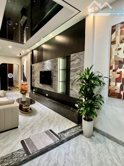 CỦA HIẾM!! MẶT PHỐ VIP THANH XUÂN - PHÂN LÔ Ô TÔ VÀO NHÀ- VỈA HÈ - Ở SƯỚNG KINH DOANH TỐT.