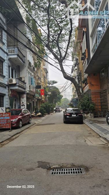 Cho thuê nhà mới kính koong, có thang máy,hợp làm văn phòng tại số 8 ngõ 19 Kim Đồng