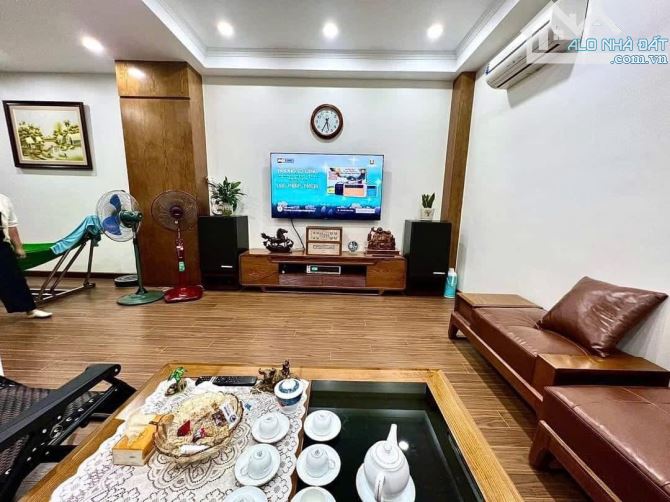 BÁN GẤP NHÀ LẠC LONG QUÂN TÂY HỒ PHÂN LÔ OTO DT45m2*5T DÂN XÂY Ở. Chỉ 13 TỶ