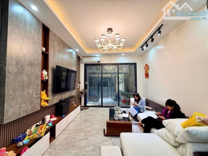 Bán nhà Tân mai 70m 5 Tầng ô Tô đỗ cửa giá 17 Tỷ