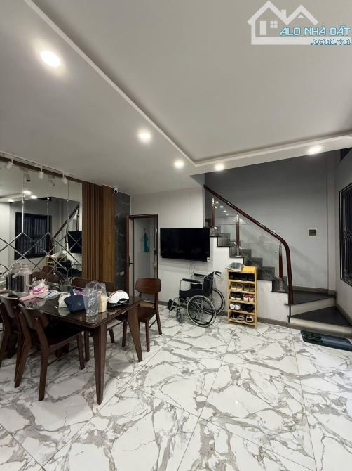 Bán nhà Lê Văn Hưu 27/30m2, 6T, mt 6m mặt ngõ 15m ra phố, sổ đỏ riêng. Giá 8.8 tỷ CTL