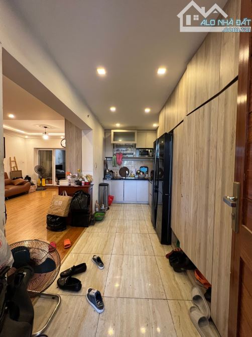 BÁN TẬP THỂ CỰC RỘNG – NHÀ C, VŨ NGỌC PHAN, ĐỐNG ĐA. 92M² (THÔNG PHÒNG). 5,35 TỶ