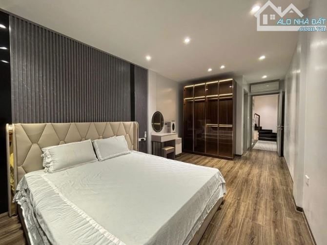 Siêu Hiếm Nhà Đẹp Sát Mặt Phố Khâm Thiên, 38m2 x 6 Tầng thang máy - ngõ nông. 13.8 Tỷ