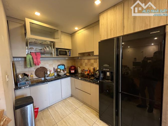 BÁN TẬP THỂ CỰC RỘNG – NHÀ C, VŨ NGỌC PHAN, ĐỐNG ĐA. 92M² (THÔNG PHÒNG). 5,35 TỶ