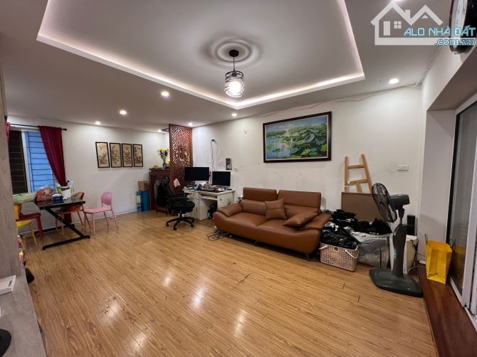 BÁN TẬP THỂ CỰC RỘNG – NHÀ C, VŨ NGỌC PHAN, ĐỐNG ĐA. 92M² (THÔNG PHÒNG). 5,35 TỶ