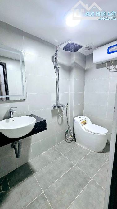 VỊ TRÍ TRUNG TÂM CỦA TRUNG TÂMTHANG MÁY-THOÁNG TRƯỚC SAU - TỔNG 6 NGỦ - FULL NỘI THẤT