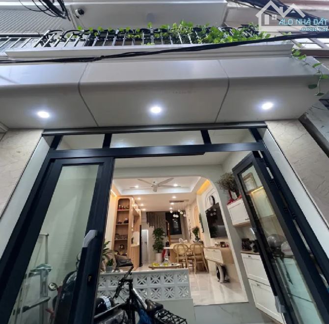 Chính chủ bán siểu phẩm nhà Cấy giấy Thang máy, nhà phân lô ô tô tránh, giá nhỉnh 11 tỷ