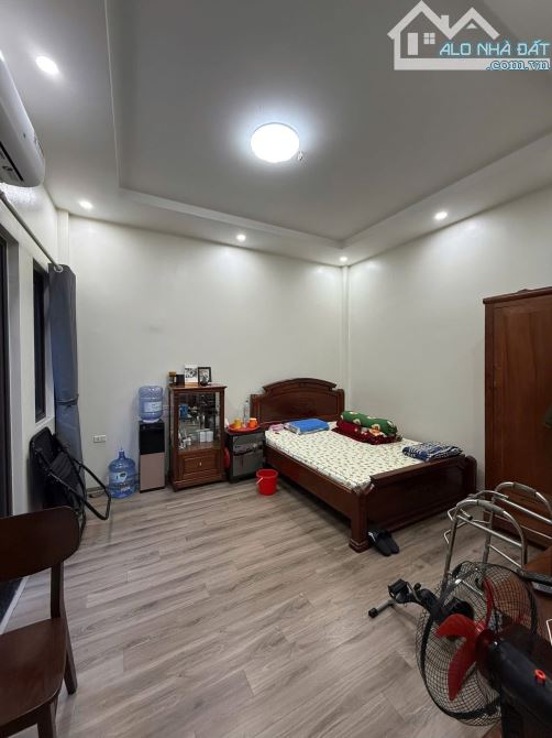 Bán nhà Lê Văn Hưu 27/30m2, 6T, mt 6m mặt ngõ 15m ra phố, sổ đỏ riêng. Giá 8.8 tỷ CTL