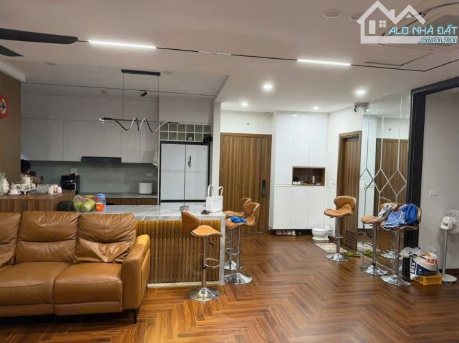 Bán căn hộ cao cấp K35 Tân Mai, 96m2, 3 ngủ, Lô Góc, Full nội thất, giá 9.8 tỷ.