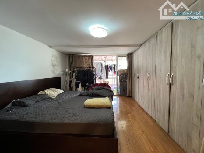 BÁN TẬP THỂ CỰC RỘNG – NHÀ C, VŨ NGỌC PHAN, ĐỐNG ĐA. 92M² (THÔNG PHÒNG). 5,35 TỶ