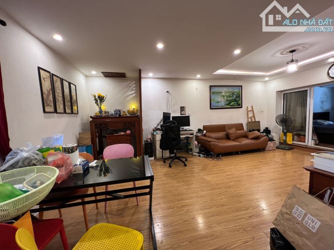 BÁN TẬP THỂ CỰC RỘNG – NHÀ C, VŨ NGỌC PHAN, ĐỐNG ĐA. 92M² (THÔNG PHÒNG). 5,35 TỶ