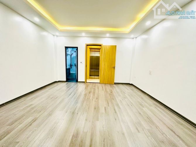 SIÊU PHẨM TỨ LIÊN TÂY HỒ 40m, 5T, thang máy, gần ô tô, chỉ 8.9 tỷ có TL