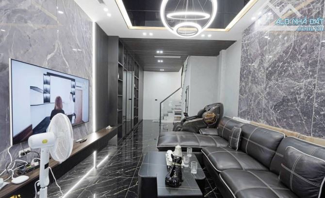 Bán nhà phân lô phố Tân mai 43m2 6 tầng mt 4.1m - View hồ gara ô tô - Giá 10.2 tỷ