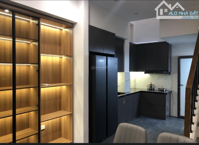 Hiếm! Chính chủ bán nhà Nghi Tàm 35m x 4T phân lô 10m ô tô tránh full nội thất giá 10.9 tỷ