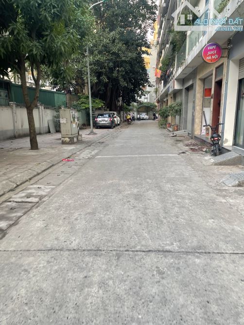 VĨNH TUY - NGUYỄN KHOÁI, Khu phân lô oto vòng quanh 60m2 - 7 tầng thang máy nhập khẩu !