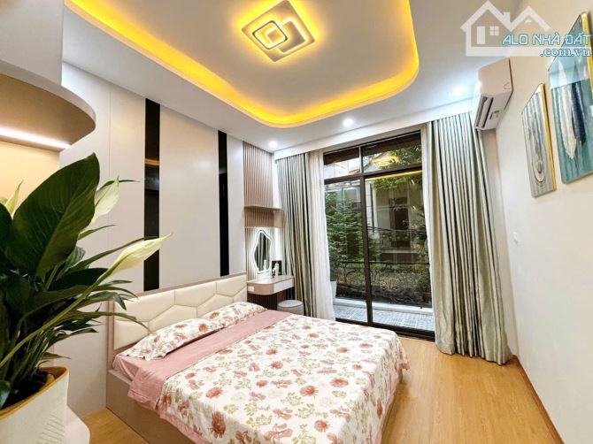 Duy nhất căn nhà đẹp full nội thất gara oto ngõ 29 Khương Hạ, 50m2. Giá 14.8 tỷ