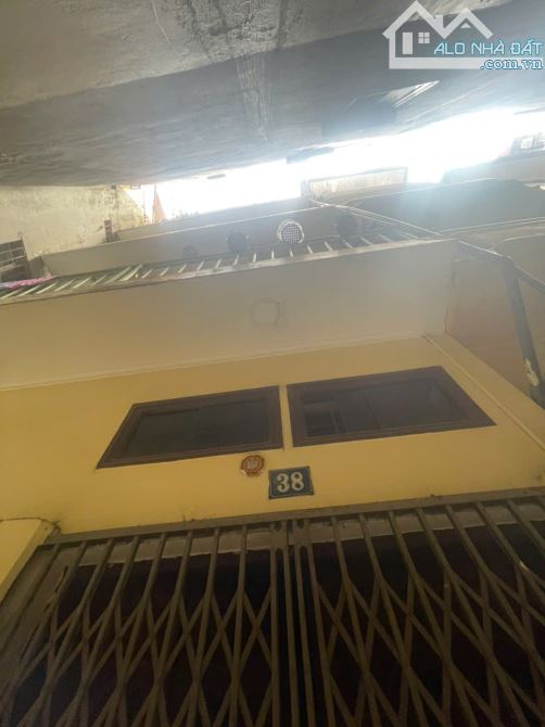 Bán gấp nhà Đường Láng siêu rẻ giá đầu tư, 7,6 tỷ, 36m2, 4PN, 3WC, 4 tầng, mặt tiền 5m