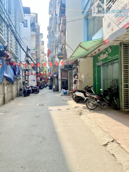 GIẢM CHÀO 1,7 TỶ - 50M RA PHỐ - LÔ GÓC - 3 MẶT THOÁNG - TT CẦU GIẤY