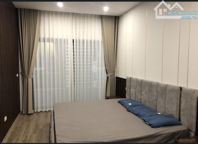 Hiếm! Chính chủ bán nhà Nghi Tàm 35m x 4T phân lô 10m ô tô tránh full nội thất giá 10.9 tỷ