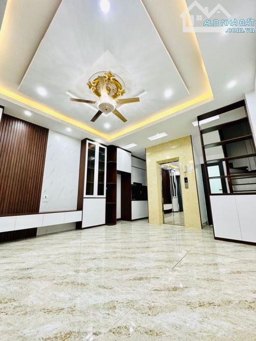 SIÊU PHẨM TỨ LIÊN TÂY HỒ 40m, 5T, thang máy, gần ô tô, chỉ 8.9 tỷ có TL