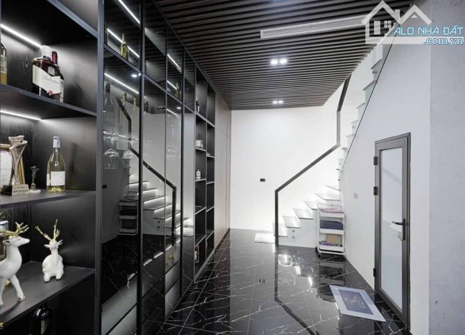Bán nhà phân lô phố Tân mai 43m2 6 tầng mt 4.1m - View hồ gara ô tô - Giá 10.2 tỷ