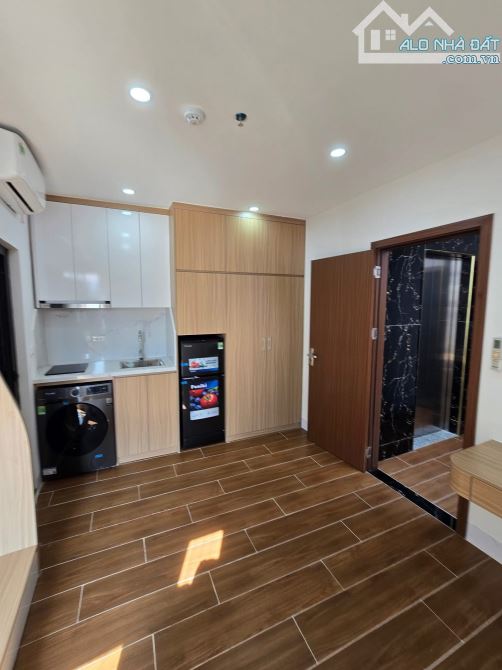 Mặt phố KHÚC THỪA DỤ - Cầu Giấy .. 36m mặt tiền 4m vỉa hè LÔ GÓC 7 tầng thang máy 30 tỷ