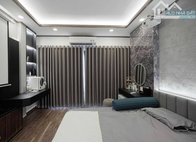 Bán nhà phân lô phố Tân mai 43m2 6 tầng mt 4.1m - View hồ gara ô tô - Giá 10.2 tỷ