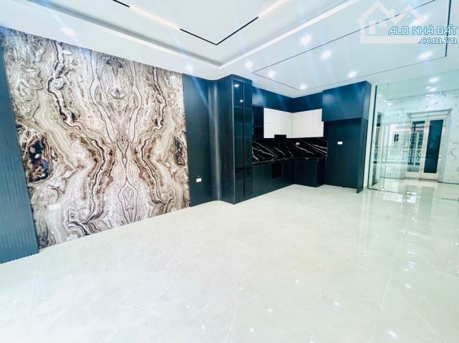 Bán nhà phân lô phố giải phóng 42m2 5 tầng thang máy xây mới - Ô tô vòng quanh - 10.5 tỷ