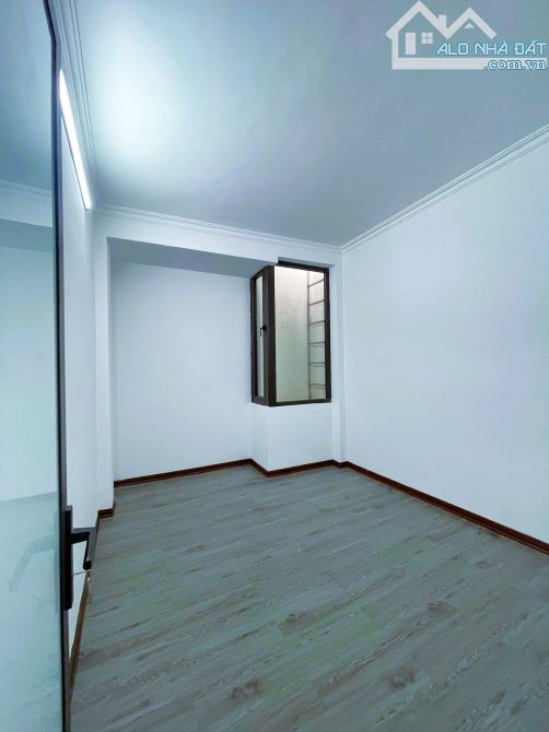 9,7 TỶ-MẶT PHỐ-SIÊU KINH DOANH-BỜ SÔNG SÉT-TRƯƠNG ĐỊNH-35M2-4 NGỦ