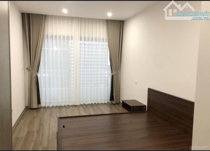 Hiếm! Chính chủ bán nhà Nghi Tàm 35m x 4T phân lô 10m ô tô tránh full nội thất giá 10.9 tỷ