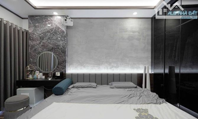 Bán nhà phân lô phố Tân mai 43m2 6 tầng mt 4.1m - View hồ gara ô tô - Giá 10.2 tỷ