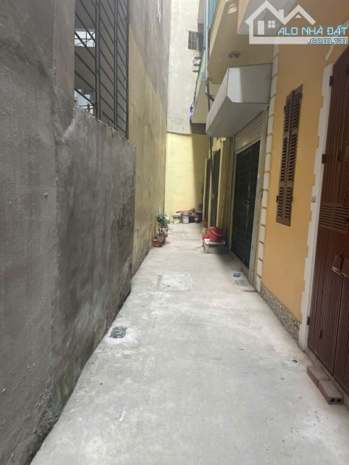 Bán gấp nhà Đường Láng siêu rẻ giá đầu tư, 7,6 tỷ, 36m2, 4PN, 3WC, 4 tầng, mặt tiền 5m